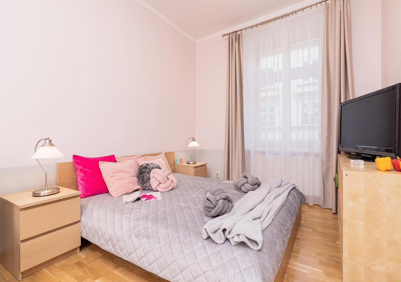 Around Market Square Apartments كراكوفيا الغرفة الصورة