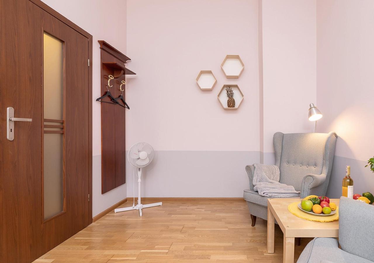 Around Market Square Apartments كراكوفيا الغرفة الصورة