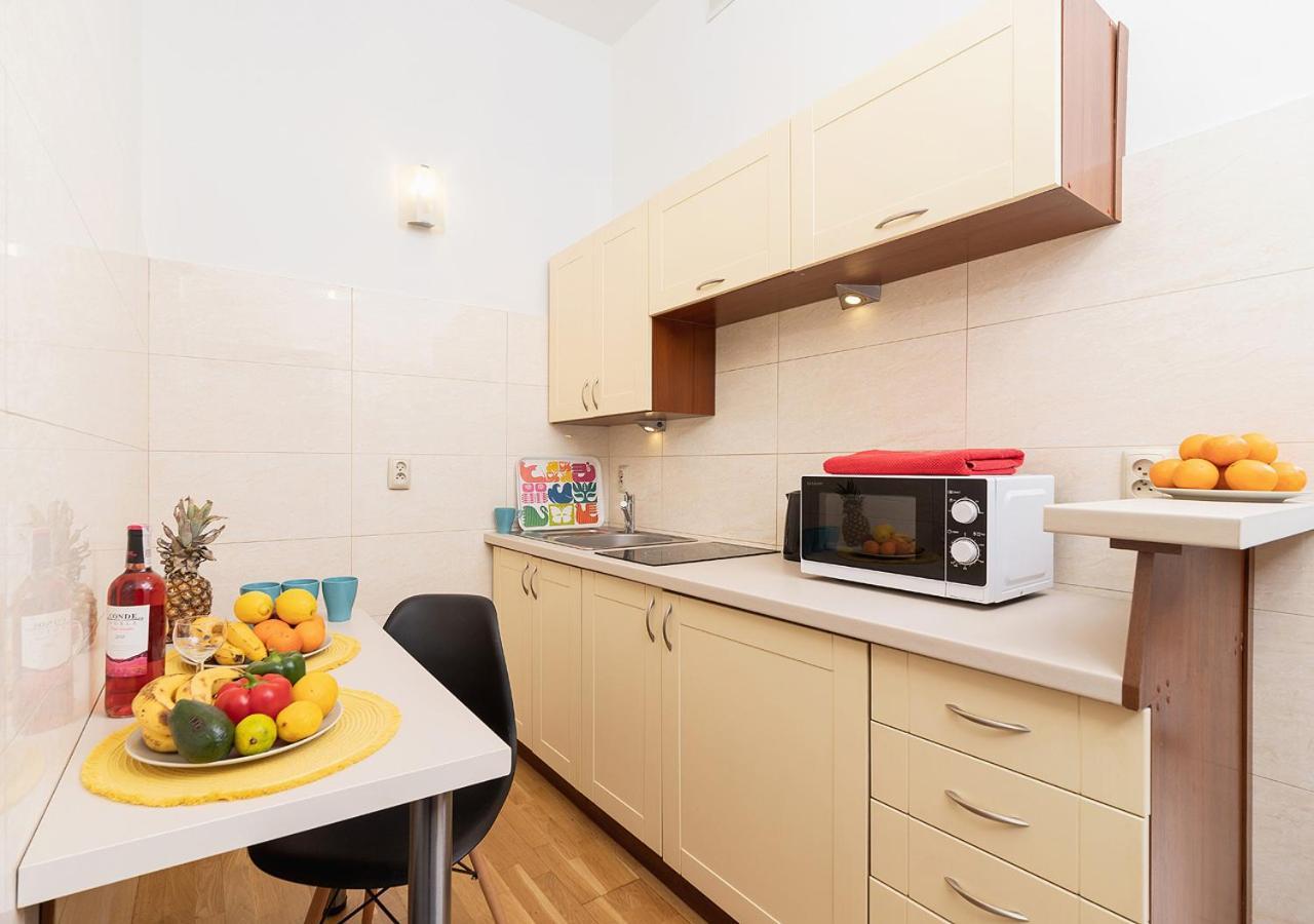 Around Market Square Apartments كراكوفيا الغرفة الصورة